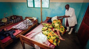 Mujeres de parto en una clínica en República Democrática del Congo. / save the children