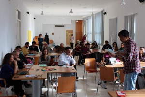 Las personas participantes analizan los problemas de participación ciudadana en Extremadura./ CONGDEX