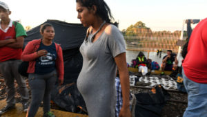 mujer migrante embarazada