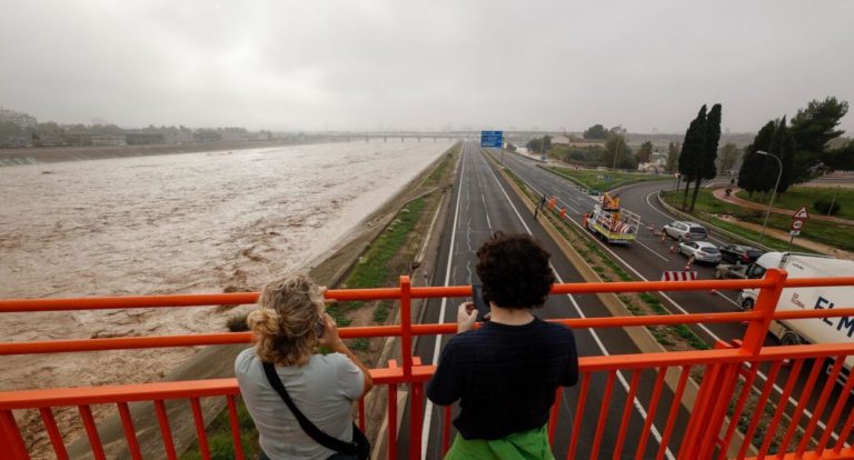 Cómo apoyar a las personas afectadas por la DANA