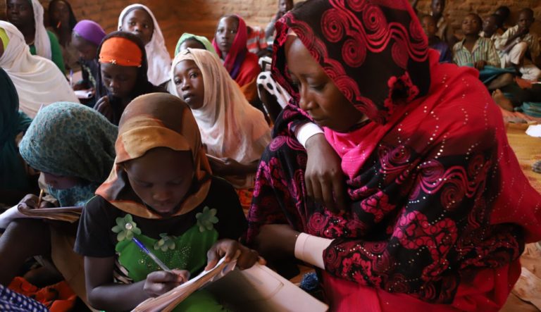 Alarmante descenso de los fondos mundiales destinados a cooperación